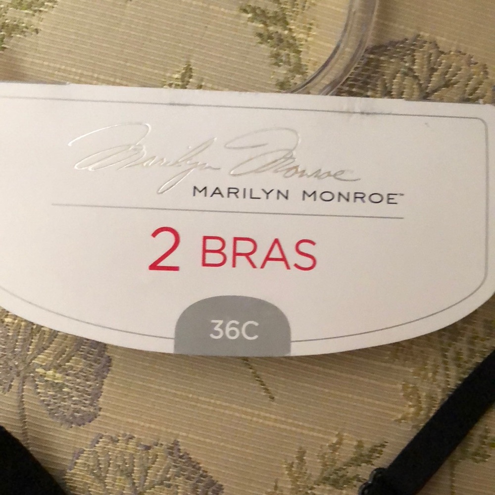 2 Marilyn Monroe bras - Picture 3 of 4